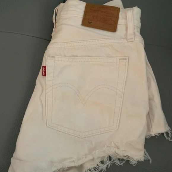 Levi shorts - Picture 3 of 3